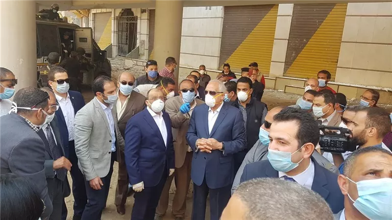 محافظ الجيزة : ازالة 25 عقارا متعديا على حرم محور الضبعه بالوراق