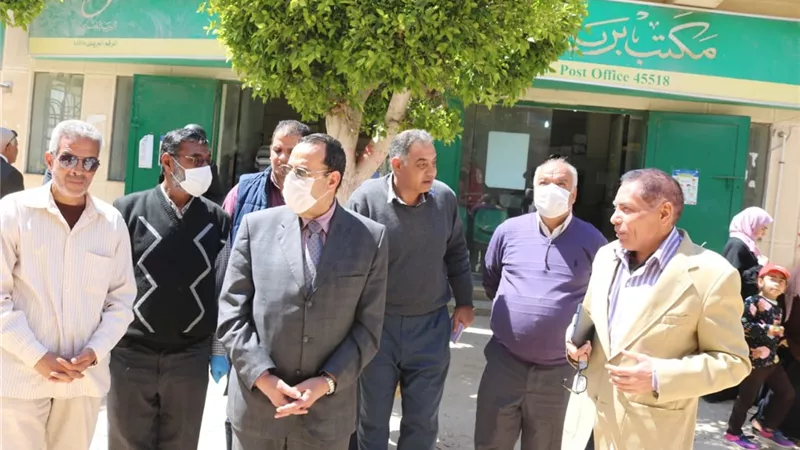 محافظ شمال سيناء يتفقد منافذ صرف منحة العمالة غير المنتظمة