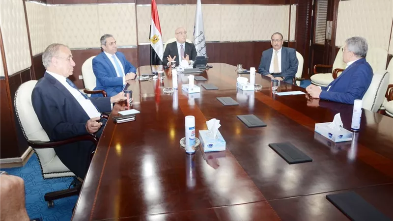 الجزار بتابع موقف مشروعات الشراكة بين هيئة المجتمعات العمرانية والقطاع الخاص