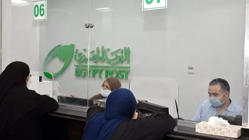 غراب يتابع إجراءات صرف منحة العمالة غير المنتظمة بمركز خدمات البريد بالزقازيق