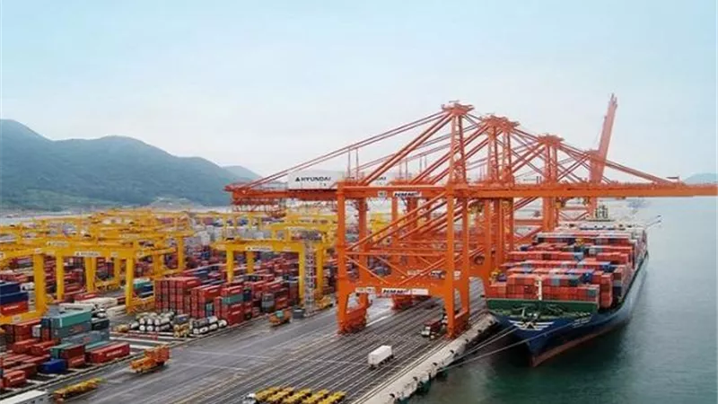صادرات كوريا الجنوبية تتراجع 18.6% في 10 أيام