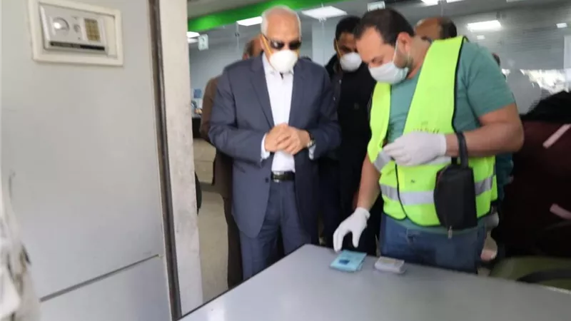 محافظ الجيزة يتابع انتظام صرف منحة العمالة غير المنتظمة بأحياء شمال وجنوب والطالبية