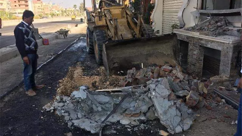 غراب يُشيد بجهود الأجهزة التنفيذية فى إزالة مخالفات البناء على الأرض الزراعية وأملاك الدولة