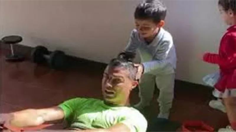 رونالدو يشتكي وجورجينا تتغنى بصديقها فى تدريبات الحجر المنزلى