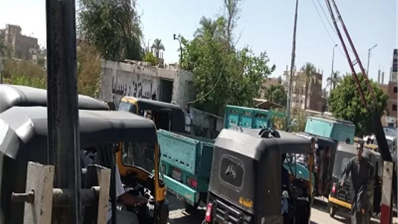 تعطل افتتاح كوبرى الجبانه لعدم وجود عامل مزلقان