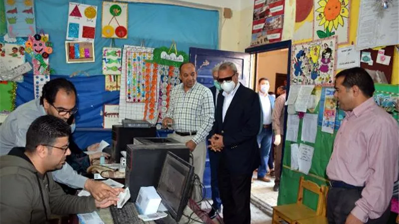 صرف منحة العمالة غير المنتظمة فى مكاتب البريد والمدارس بالقليوبية