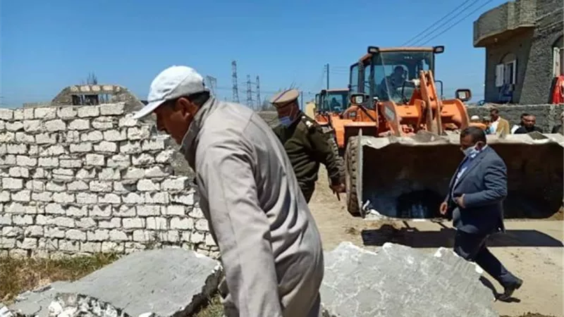تنفيذ إزالة 22 حالة تعدي علي الأراضي بمركز ومدينة بلطيم