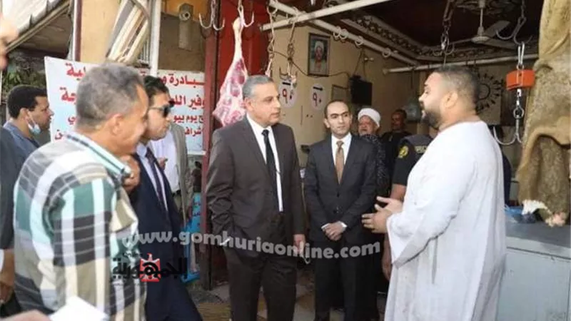 محافظ سوهاج يتفقد الشوارع ليلا ويؤكد توافر السلع بالاسواق