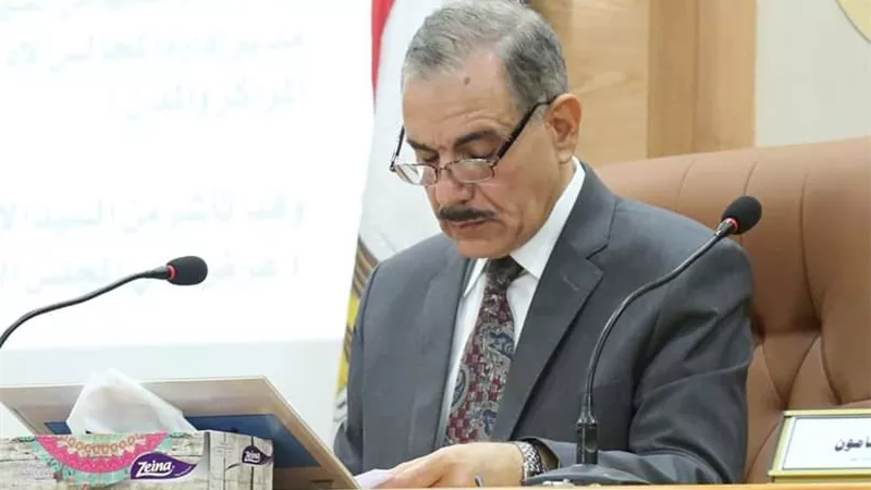 محافظ كفرالشيخ يتابع بدء صرف المنحة للمستحقين من العمالة الغير منتظمة