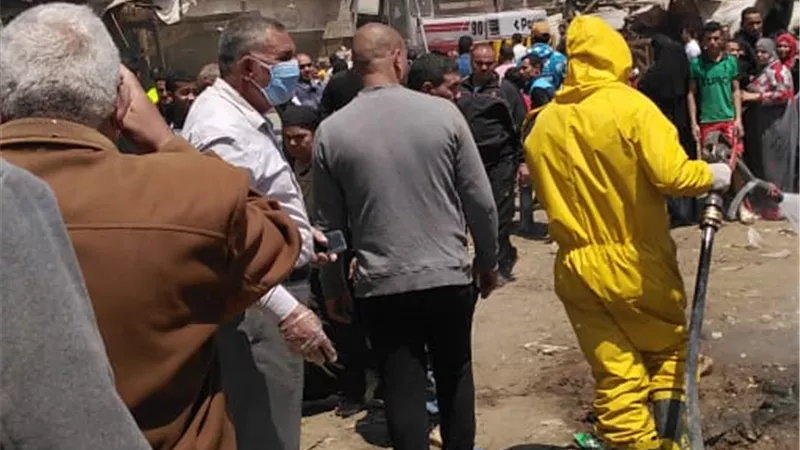 تطهير وتعقيم 26 مربع سكني و240 منشاة حكومية بحي شرق شبرا الخيمة لمواجهة كورونا
