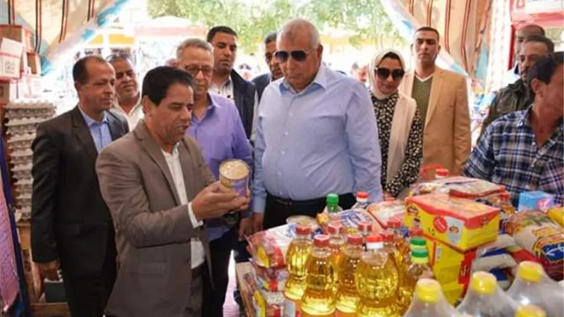 محافظ الوادى الجديد يوجه بتخفيض أسعار معارض رمضان وتعميمها بالمراكز.. بالصور