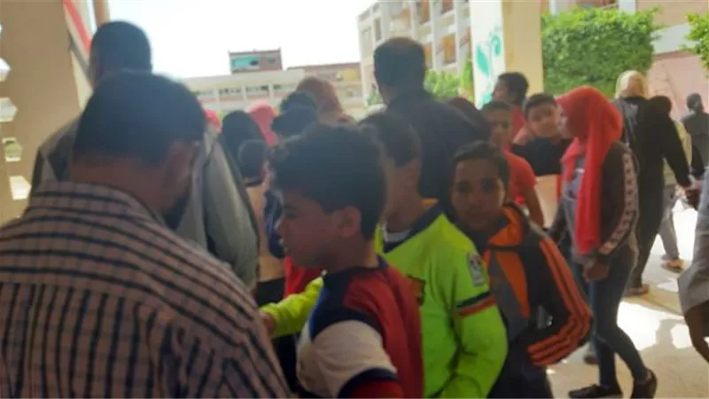 إحالة مدير مدرسة في الإسماعيلية للنيابة العامة لتحصيل مبالغ مالية مقابل عمل أبحاث