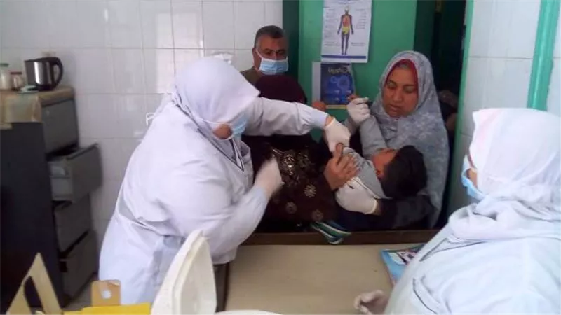 استمرار التطعيمات بمصل السولك ضد شلل الأطفال بالوحدات الصحية بالشرقية.. بالصور