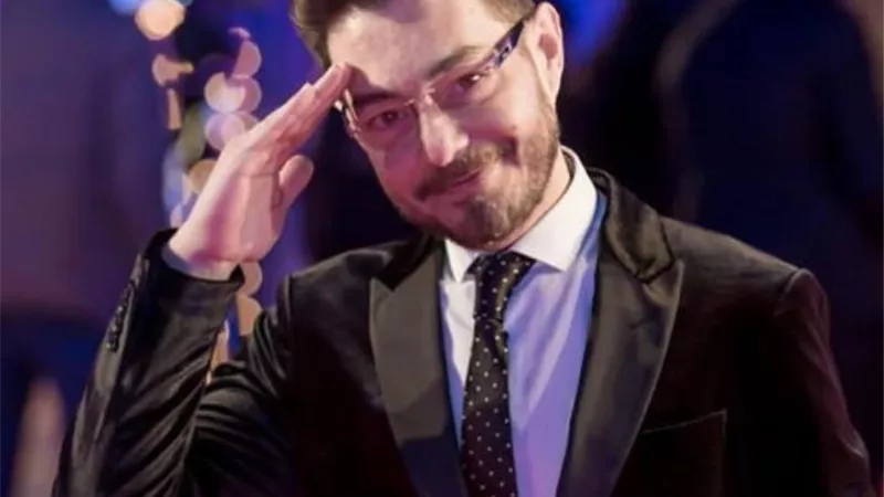 أحمد زاهر يروج لـ 