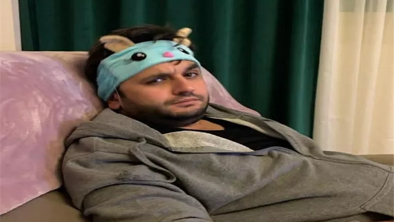 مصطفى خاطر يداعب جمهوره بصورة جديدة من الحجر المنزلى