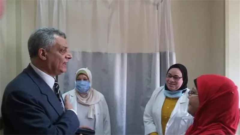 محافظ بنى سويف يراجع مدير التأمين الصحي جهود الالتزام بمجابهة كورونا