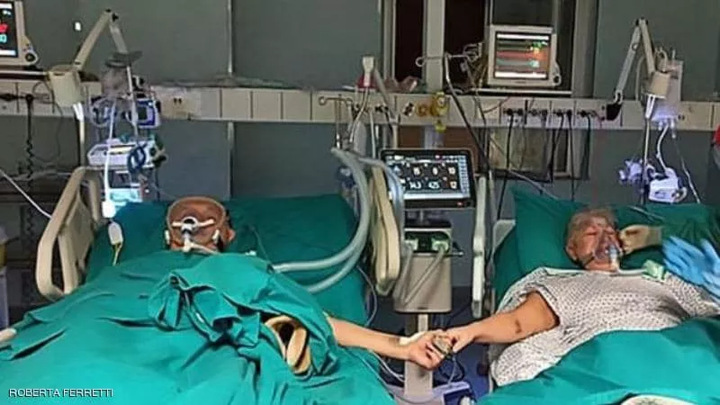 مسنان يحتفلان بمرور 50 عاما لزواجهما فى العناية المركزة
