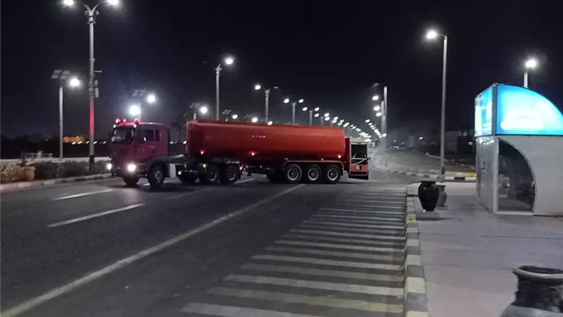 استكمال أعمال الرش والتطهير بالطريق الاوسط و حي النور بشرم الشيخ
