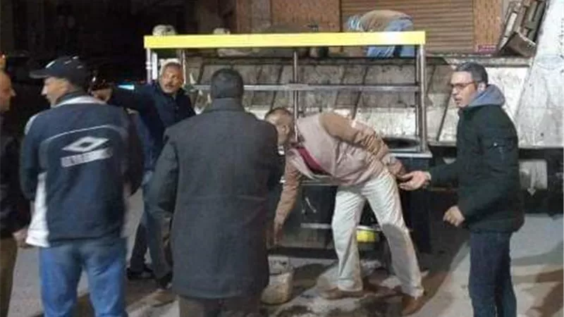 ضبط محال تجارية وكافيه وعربة مأكولات متنقلة مخالفة لقرار الحظر بالزقازيق