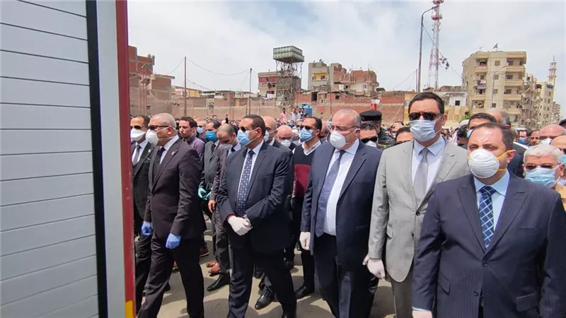 محافظ البحيرة ومساعد وزير الداخلية لغرب الدلتا ونائب مدير أمن البحيرة يتقدمون الجنازة العسكرية لشهيد الواجب والوطن المقدم محمد فوزى الحوفى .. صور