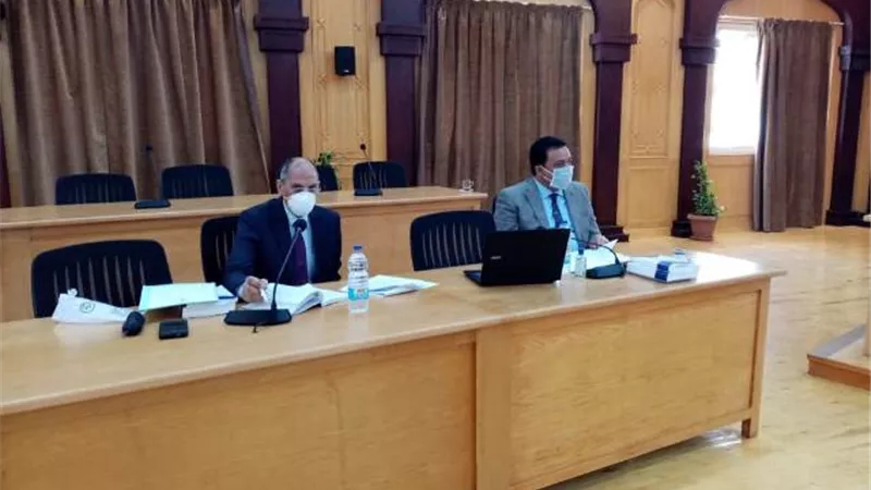 مجلس جامعة الأزهر يقدم العزاء لشهداء الداخلية والبالطو الأبيض