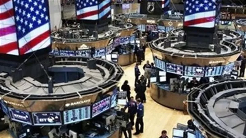 البورصة الأمريكية تتجه للانخفاض بفعل تقديرات ركود الاقتصاد العالمى