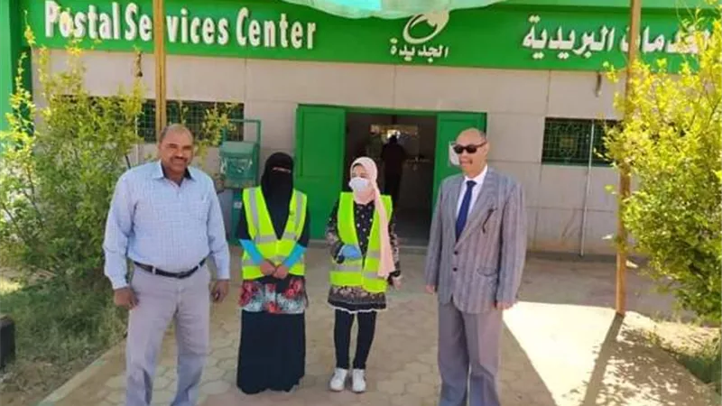 رئيس الداخلة يتابع صرف منحة العمالة غير المنتظمة بمكاتب البريد.صور