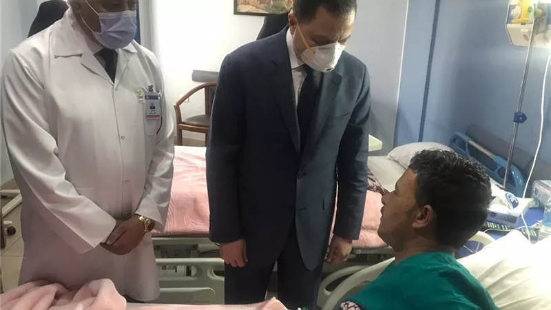وزير الداخلية يزور أبطال الشرطة المصابين خلال التصدي للخلية الإرهابية بالأميرية