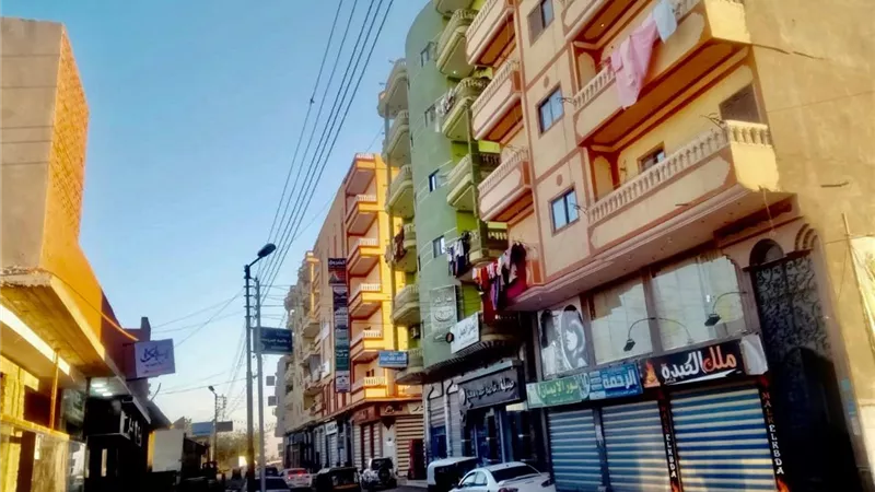 غلق المحال في اليوم الثاني والعشرين من أيام الحظر بكفر الشيخ