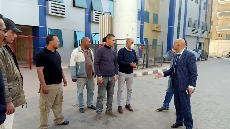 مدير الصحة يخصم يوم عمل من افراد شركة أمن مستشفي القنايات