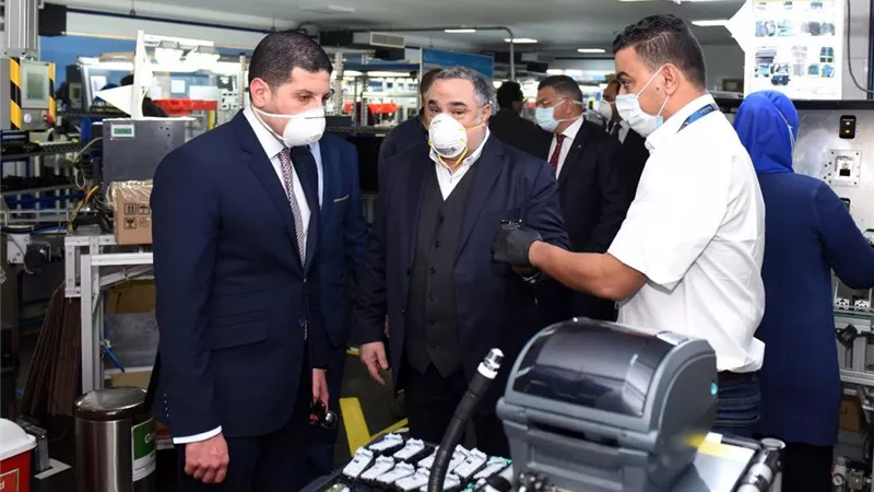 رئيس هيئة الاستثمار يتفقد عددا من المصانع والشركات العاملة بالمنطقة الحرة في مدينة نصر