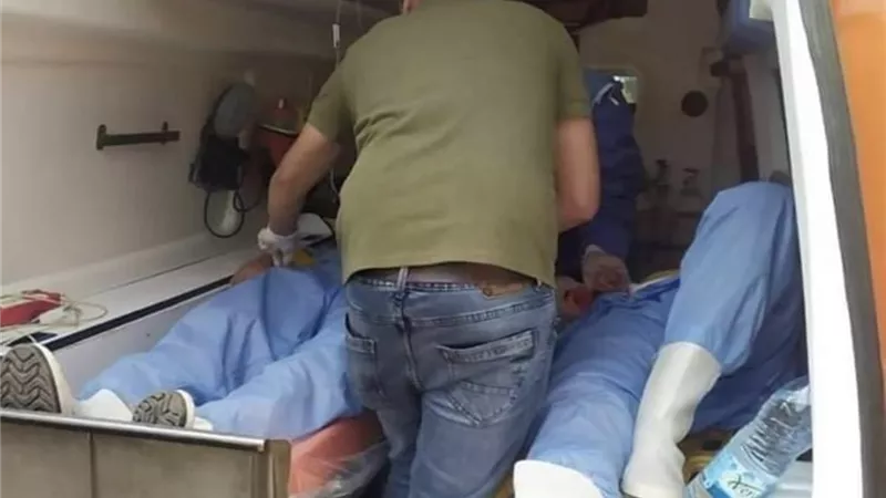 نقل ٢ مسعفين للمستشفى سقطا مغشيا عليهما أثناء نقل حالات اشتباه بكورونا فى المحلة الكبري