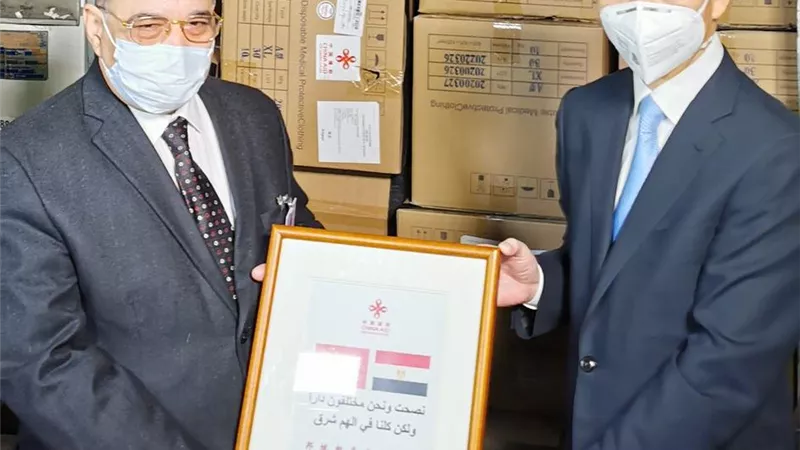 سفير الصين: أثق بأن المساعدات الطبية تخدم مكافحة كورونا في مصر.. صور