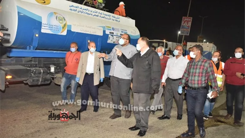 خلال وقت الحظر .. محافظ أسيوط يواصل حملات الرش والتطهير. صور