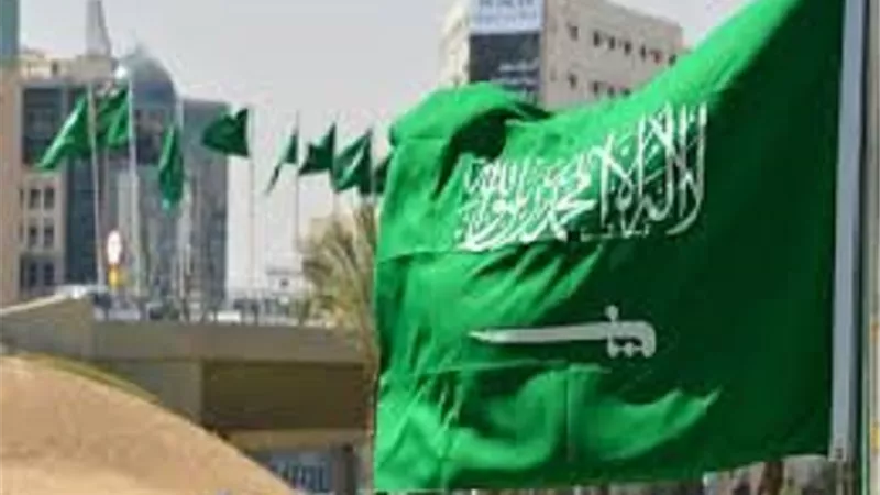 منع من يقل عمره عن 15 عاما من دخول جميع المتاجر السعودية