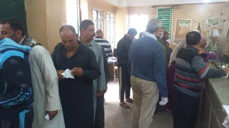 انتظام سير اجراءات صرف منحة العمالة غير المنتظمة بالحسينية