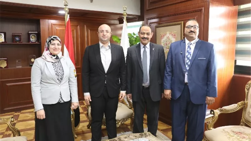 محافظ بني سويف يشيد بمبادرة مديرية التعليم لدعم الجيش الأبيض