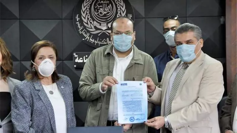 مجمع خدمة الصناعة بالأكاديمية العربية بالأسكندرية ينجح فى انتاج كابينات تعقيم لمواجهة فيروس كورونا