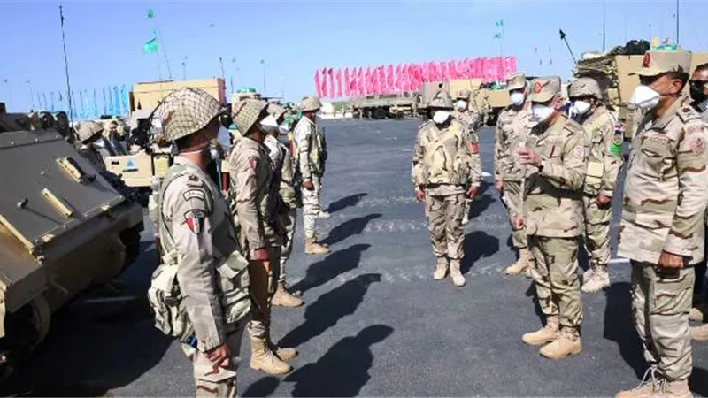 رئيس أركان حرب القوات المسلحة يشهد المرحلة الرئيسية لمشروع مراكز القيادة الخارجى 