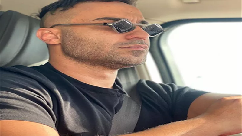 أحمد فهمى يسرق نظارة هنا الزاهد والأخيرة ترد 
