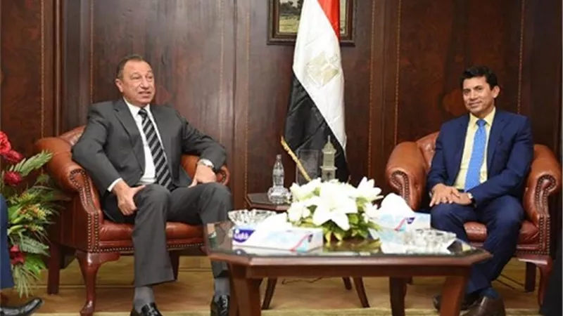 الخطيب يطالب صبحى باستمرار الدعم المالى لمؤمن زكريا