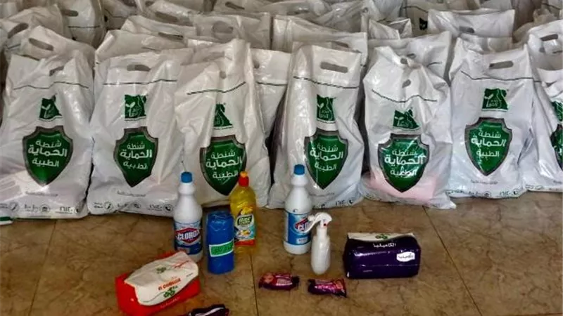 محافظ كفر الشيخ يتابع توفير مواد غذائية ومستلزمات تعقيم لأهالى كفر العجمى.صور