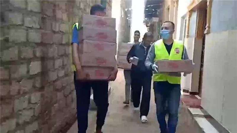 واحد من الناس تجوب محافظات الجمهوربة وتوزع 5 آلاف كرتونة لدعم أهالينا والعمالة غير المنتظمة