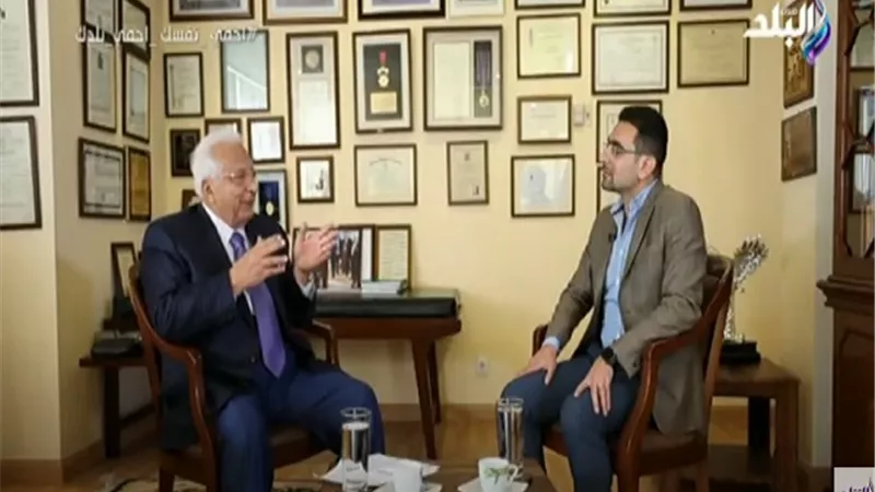 أحمد عكاشة يمنح الأباء نصائح للتربية السليمة: «اتفرجوا على أفلام هايفه واقرأوا كتب» .. فيديو