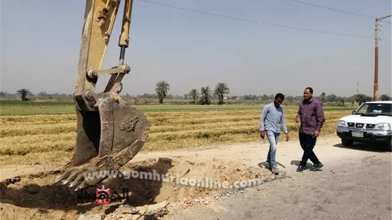 رئيس مركز الطود جنوب الأقصر يتفقد العمل بمشروعات الصرف الصحى