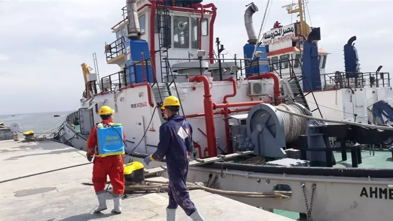 استمرار أعمال التعقيم والتطهير بمنشآت وموانئ المنطقة الاقتصادية