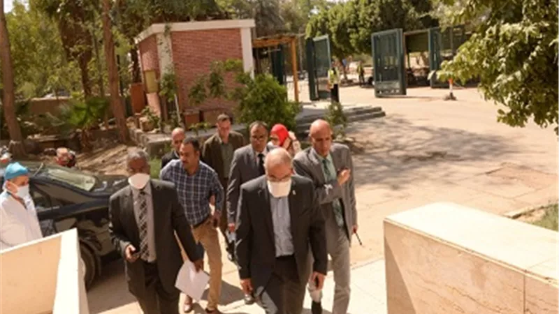 رئيس جامعة أسيوط يوجه بإنهاء رفع كفاءة مستشفى الطلبة لتخصيصها كمستشفى عزل إضافي