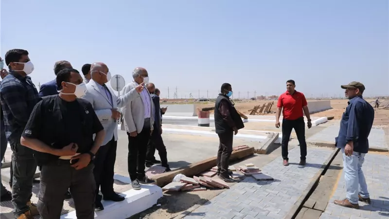 وزير النقل يفاجئ العاملين بمحطة الجناين للسكة الحديد ويشدد على استمرار اتخاذ الإجراءات الاحترازية
