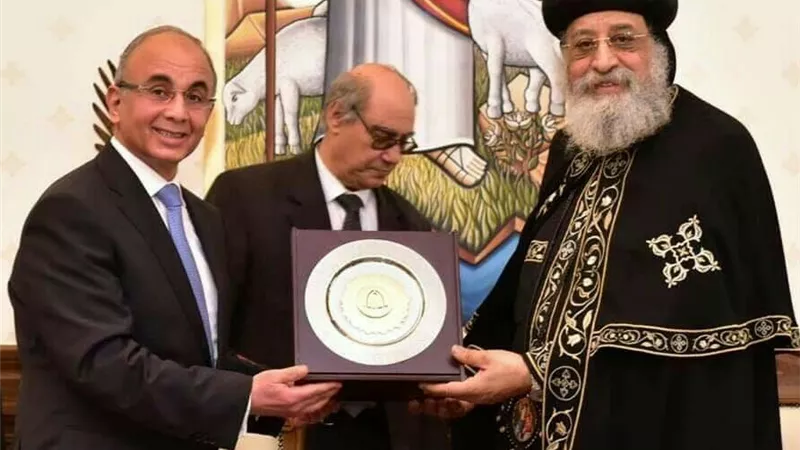 رئيس جامعة الزقازيق يهنئ جميع المصريين والاخوة الاقباط بمناسبة عيد القيامة المجيد