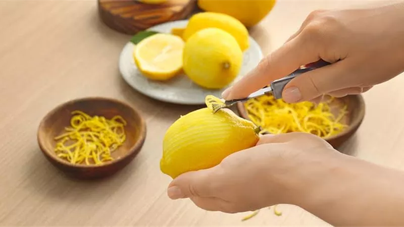 كنز صحي فى فوائد قشر الليمون.. تعرف عليه